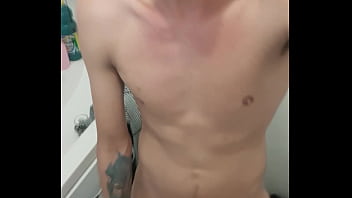 Novinha dando pro magrinho