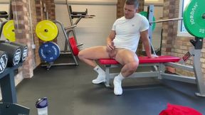British gym bunnie milf catches personal trainer wanking in the gym
