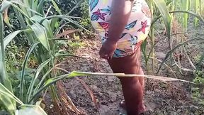 Busty momma flaunts big booty in public