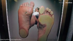 Randy Moore squahes PUNY MEN like you! GIANTESS POV CRUSH!