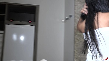 O secador de cabelo queimou e o negrão da manutenção plantou a mandioca na novinha - Lunna Real
