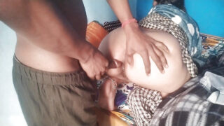 身材丰满的印度熟女女友在浴室里被黑人猛男粗暴地肛交