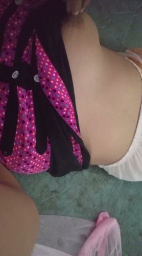 Most beautiful Sri Lankan girl showing her sexy body