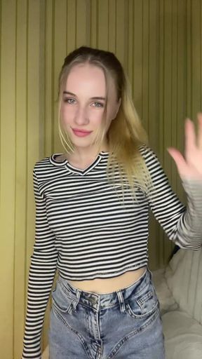Curvy big-titted onlyfan shows off her juicy ass