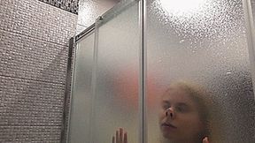 THE SMEARED FACE OF A BLONDE IN THE SHOWER!AVI