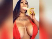 Missdaisyp banana eating