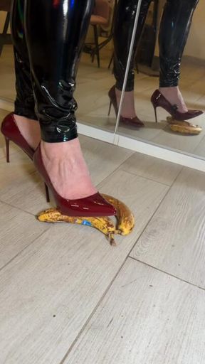 Mistress Claudia in: crash food time