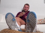 Muscle figure Chad Dominates fans with his size 12 feet