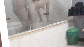 nueva puta blanca culona es follada en la banera de un hotel por un extrano de la universidad full xvideo - semen en el culo - yulisahot - andy z 94