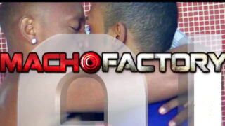 Fellation, chevauchée, couple, noir, éjaculation faciale &#8211; Santi Konnor et Carlos Leao, tatoués, se font sodomiser avec une grosse bite noire.