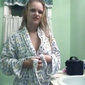 Gorgeous blonde masturbates in the bath tub before shaving her tight cunt