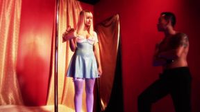 Hot babe likes DP threesome in the strip club