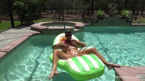Nudist House Sitter