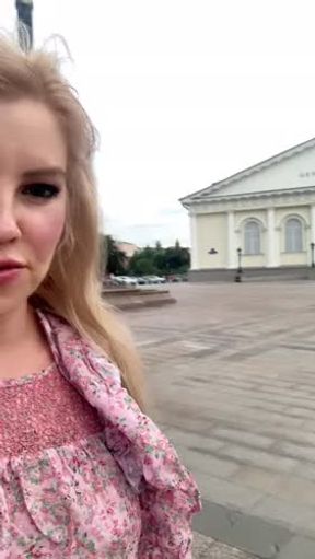 CUTE GIRLY PUBLIC PEE.