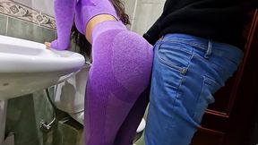 La empleada de la casa aceptar comer la polla del jefe a cambio de dinero - Parte 1