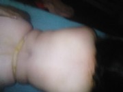 cogiendo de perrito a mi novia x la noche le corro el hilo de lado