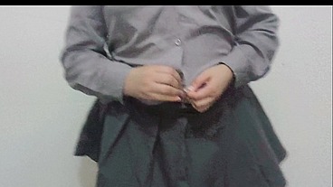 COLEGIALA MEXICANA TRAGA SEMEN CULONA MILF EN MINI FALDA SE QUITA TODO SU UNIFORME Y SE LA FOLLA DESPUES DE LA ESCUELA HACE UNAS MAMADAS Y SE COME EL SEMEN