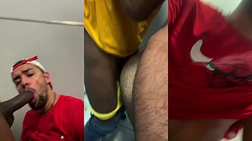 Africano com 27cm de rola comeu meu cu no banheiro do trabalho, muito tesão.