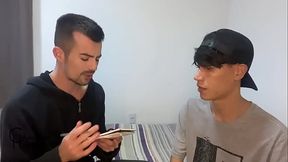 Senti os 22cm do meu professor de Coreano.