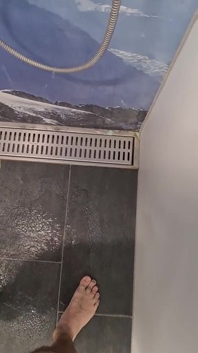 Cumming in Gym Lockerroom