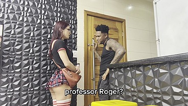 FUI PRA AULA DE INGLÊS E BATI NA PORTA ERRADA - NEGÂO ARROMBOU MEU CUZINHO E ME ENCHEU DE LEITE! - ARYA SANTANA