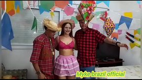 Muito sexo anal e vajinal na festa de arraial de S&atilde_o Jo&atilde_o 2025 com a del&iacute_cia lia loci ela adora sexo anal veja completo no Red e sheer