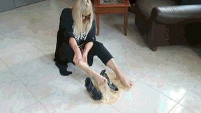 Feet trapped sandals trapped MP4