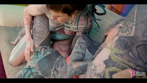 Inked-up Guy Threesome Alternative Babes Share His Dick