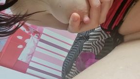 hihi j adore jouer avec mon lait et faire couler celui ci sur ma chatte poilue...