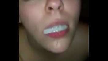 NAMORADINHA TOMANDO LEITE GOSTOSO