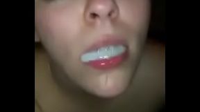 NAMORADINHA TOMANDO LEITE GOSTOSO