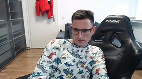 German cute boy jerks off twice on livecam and plays with dildo