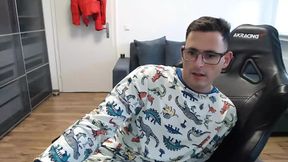 German cute boy jerks off twice on livecam and plays with dildo