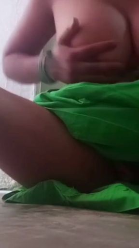 Must-see moment from &quot;Indian village wife pees while showing off her boobs&quot;