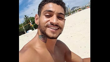 Punheta na pra&ccedil_a com muita gozada
