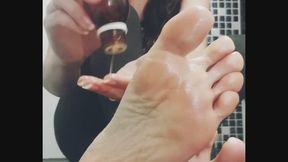 Ghalia fills her feet with oil