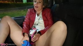 souvenir porno : baise en voiture et exhib au bord de l eau
