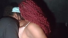 marido levo esposa na festa e acabou indo para cabine atras de pau