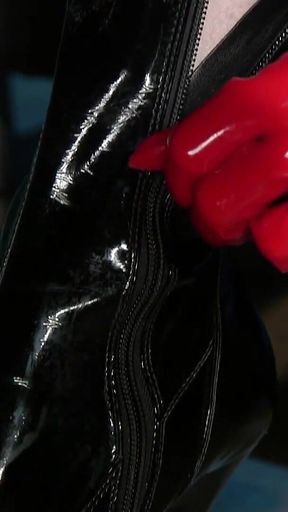 Clean Lauren's Filthy Feet Featuring Lauren Phillips