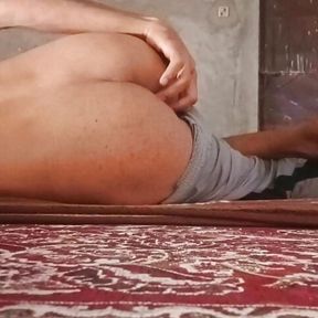 Pakistani bottom gay is fucking himself he wants a big dick inside