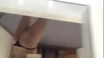 Desfilando pelos corredores do hotel mais uma vez so de calcinha parte 2