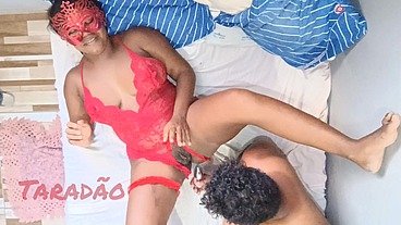 Preta safada gemendo gostoso e indo leite no rabo ( réveillon 2025 )