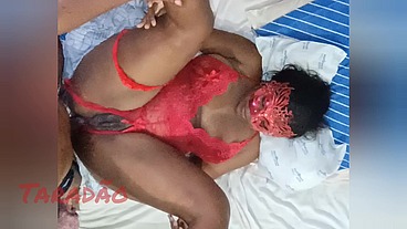 Preta safada gemendo gostoso e indo leite no rabo ( réveillon 2025 )