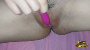 metiendo un vibrador en mi cono mojado