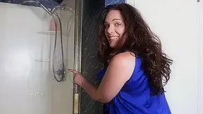 This Horny American Milf Loves To Get Dirty In The Shower - MatureNL