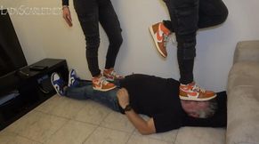 LADY SCARLET - SAME SNEAKERS, SAME TREATMENT hd - STESSE SNEAKERS, STESSO TRATTAMENTO