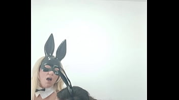 No sof&aacute_ com safado comendo eu e amiga