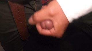 【高画質4K】仕事中に机の下でオナニー