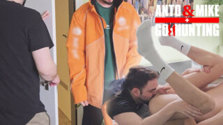 Ragazzi giovani e amatoriali, con un grosso cazzo che si fa scopare nel culo