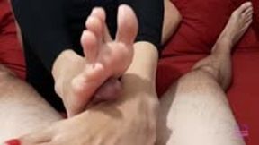 Inna Wonders - Big feet (42 EU) with red toenails make great footjob!